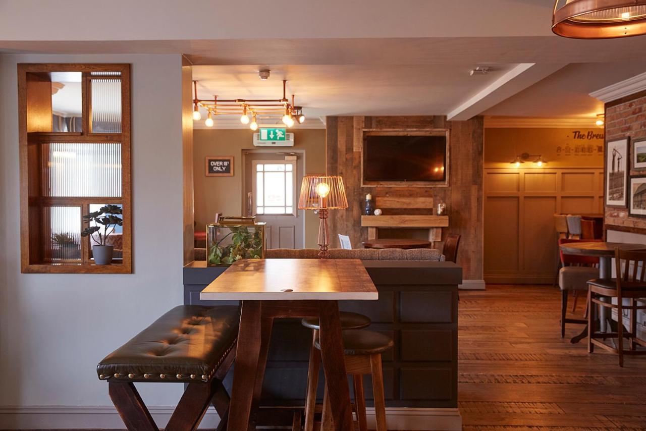 The Churchill By Greene King Inns Royal Wootton Bassett Buitenkant foto