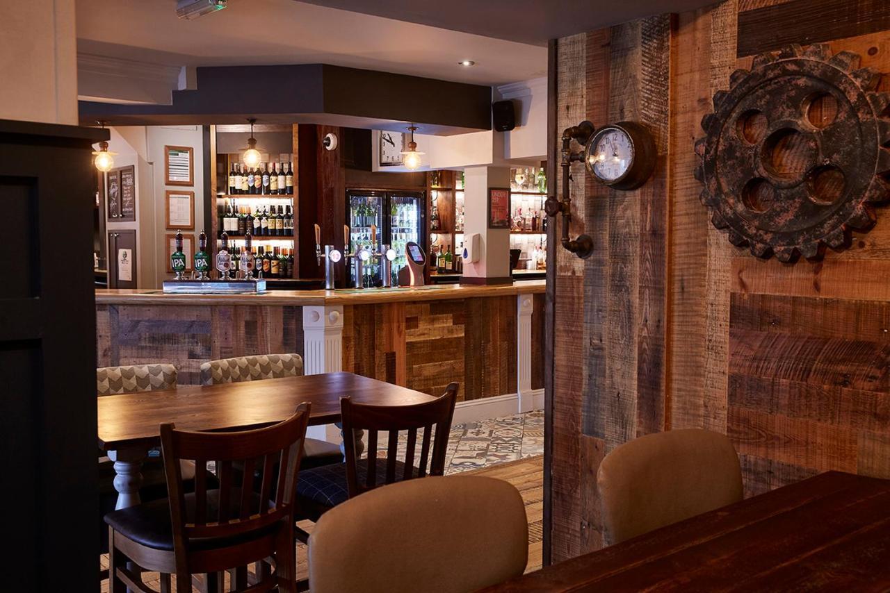 The Churchill By Greene King Inns Royal Wootton Bassett Buitenkant foto