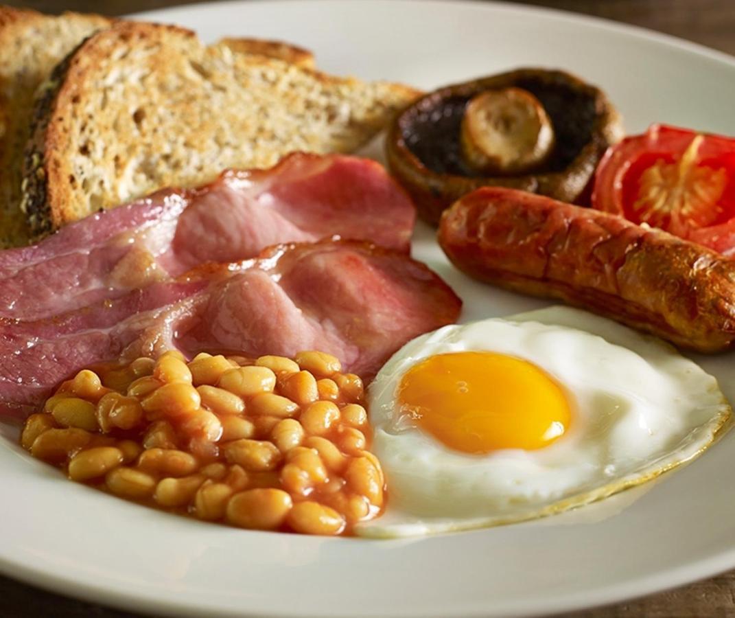 The Churchill By Greene King Inns Royal Wootton Bassett Buitenkant foto