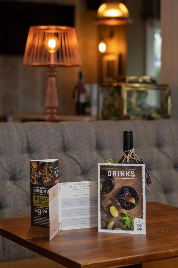 The Churchill By Greene King Inns Royal Wootton Bassett Buitenkant foto